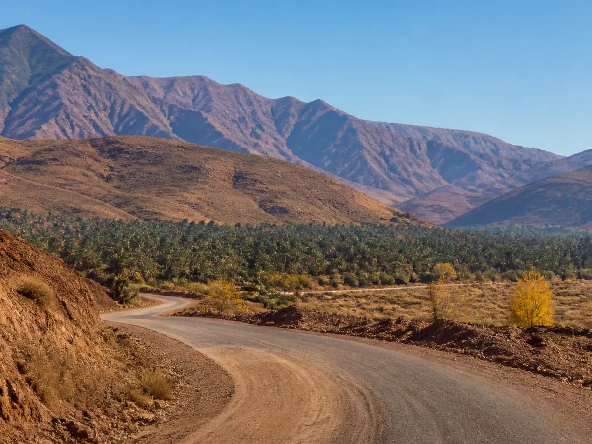 Route de l’Atlas près de Marrakech pour un trajet longue distance